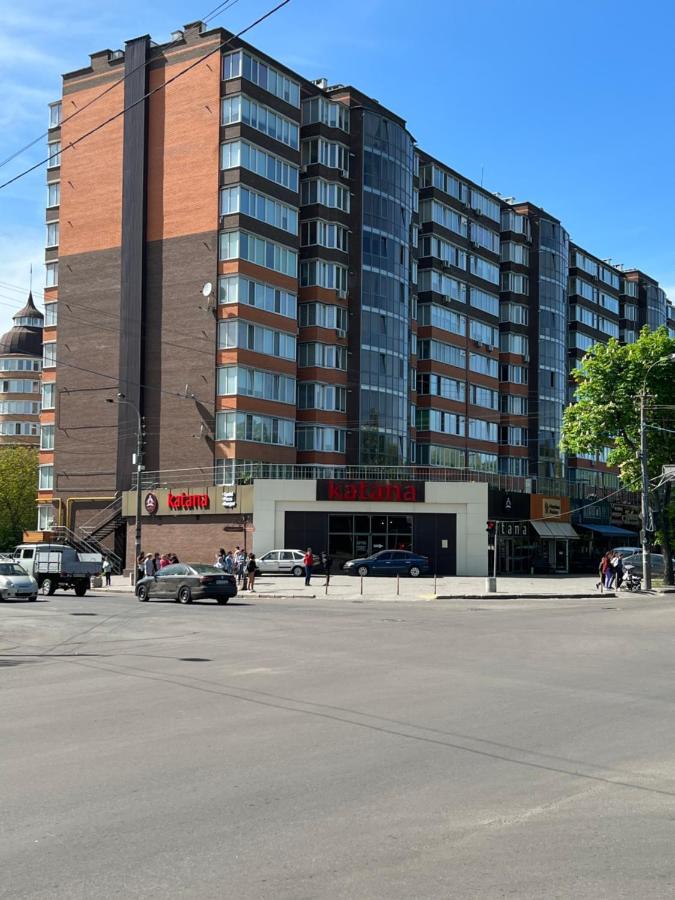 Квартира з двома спальнями Ровно Экстерьер фото